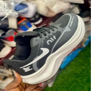 NIKE AIR TRAINERS
